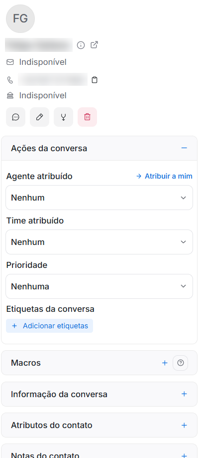 Barra lateral da conversa com os dados do contato e as seções Ações da conversa, Macros, Informação da conversa e Atributos do contato